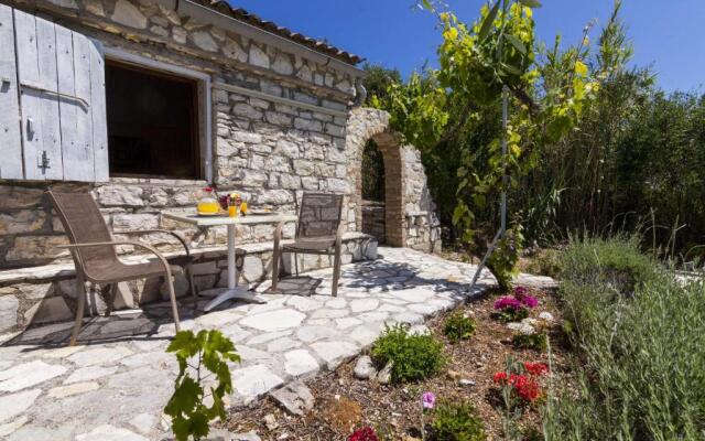 Scirocco And Folitsa Villas