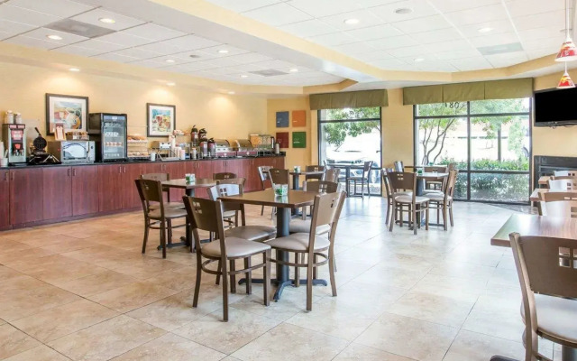 Comfort Suites Atlanta Airport