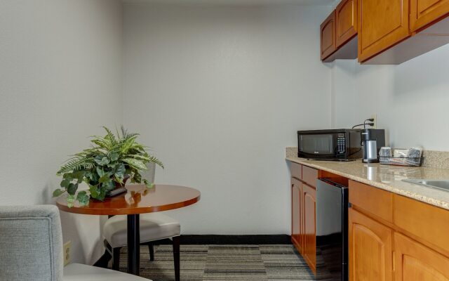 The Alexis Inn & Suites - Nashville Airport