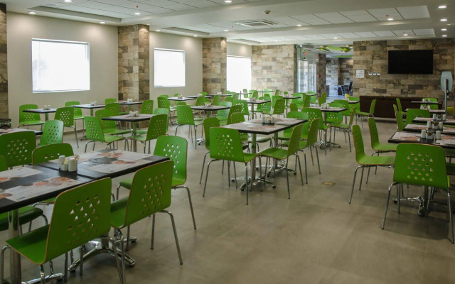 Holiday Inn Express & Suites Celaya by IHG