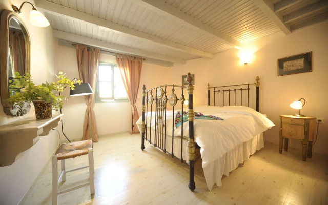 Mythos Suites Boutique Hotel