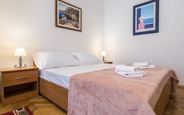 Apt. With Patio in the Very Center of Split