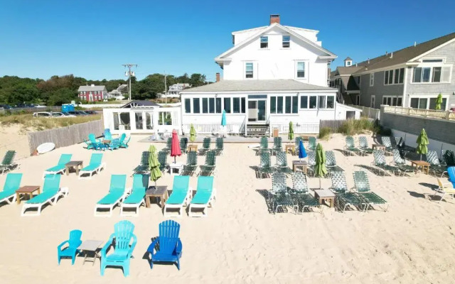 By the Sea Guests Bed & Breakfast & Suites