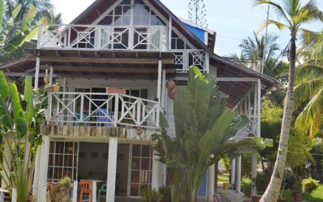 Islander House On Rocky Cay Beach