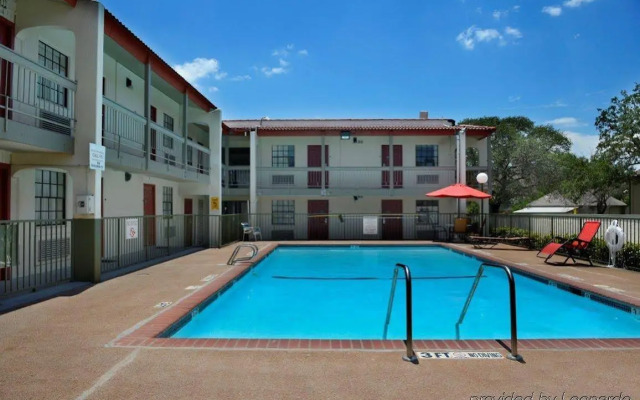 Red Roof Inn North Dallas - Park Central