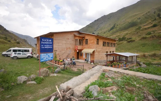 Kackar Pension