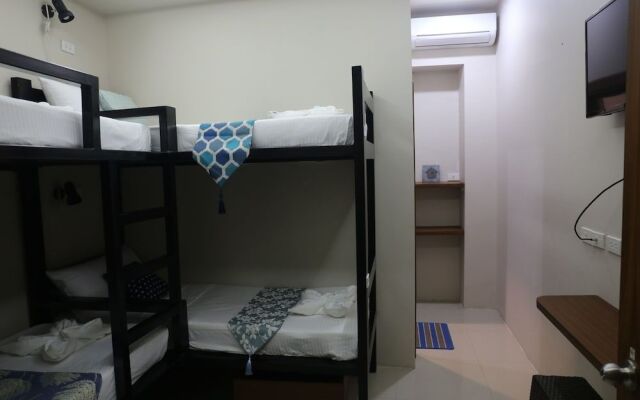 Coron Hostel Express - Adults Only