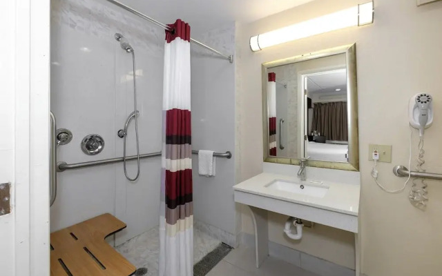 Red Roof Inn Tallahassee - University