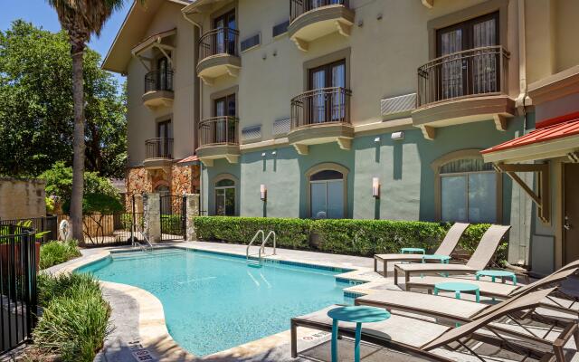 Hotel Indigo San Antonio Riverwalk by IHG
