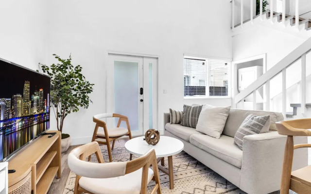 Stylish & Modern 4BD Home