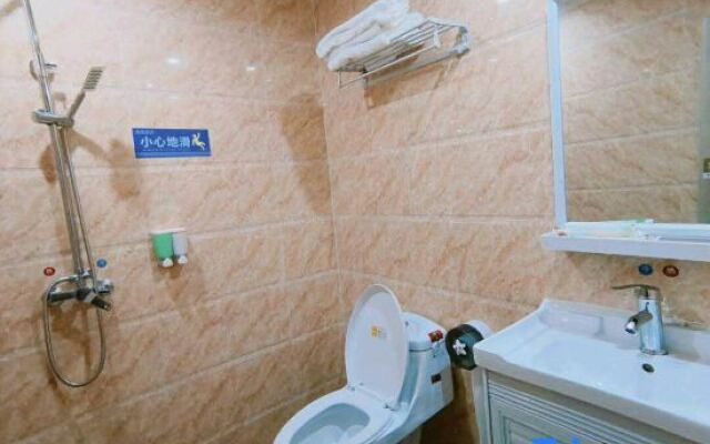 Le8 Chain Hotel (Shenzhen Pingdi Yicheng PARK Wal-Mart Store)