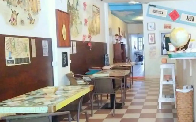 Sojourn Beds & Cafe - Hostel