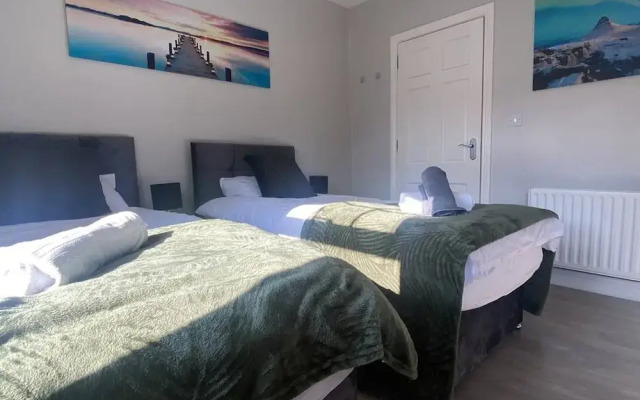 2BR Cozy Duplex in Belfast