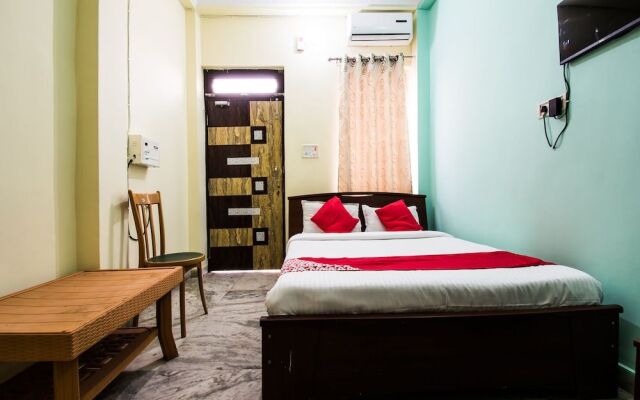 OYO 24087 Viraj Hotel