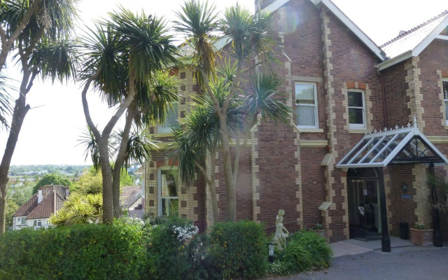Summerhill Hotel