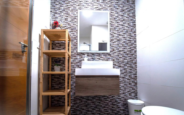 FAMILY FLAT CLOSE to the CENTER