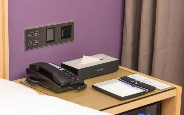 Lavande Hotel(Foshan Qiandeng Lake Pingzhou Jade Street Store)