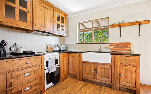 Braeside Cabin One - Pinkwood