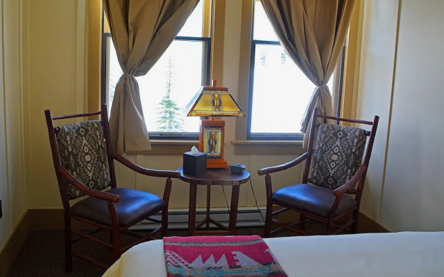 Paradise Inn