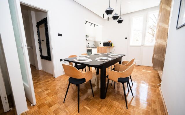 Design 150m2 Three-bedroom Apartment - Main Street
