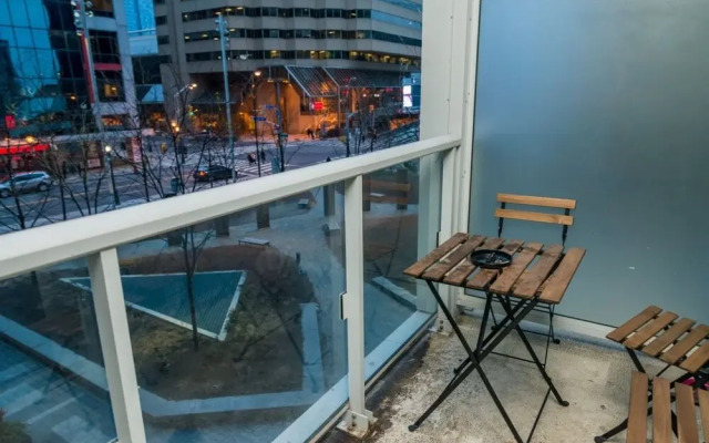 Sarkar Suites - CN Tower Rogers Centre