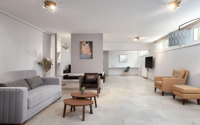 Eretria Luxurious Seafront Villa