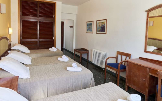 Hostal Illes Pitiüses