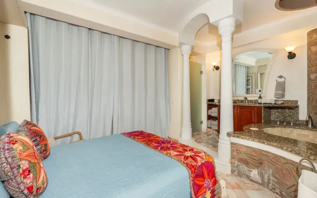 Ocean Front Penthouse Pool Sleeps 8 People