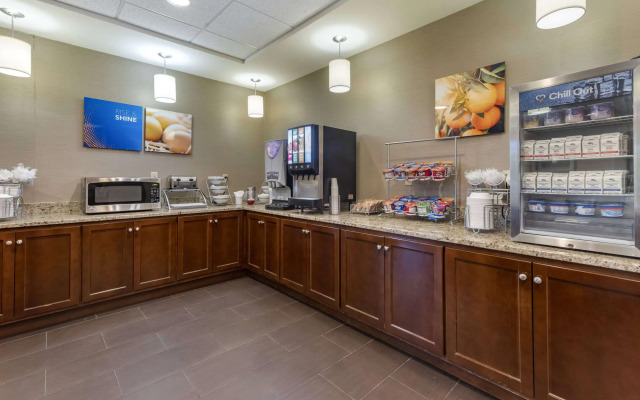 Comfort Suites Bridgeport - Clarksburg