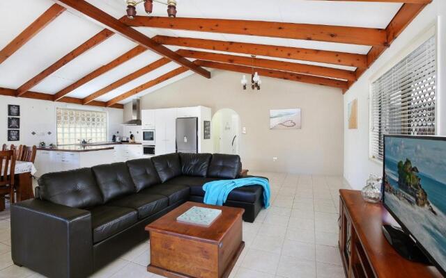 Michael Street 39, Golden Beach