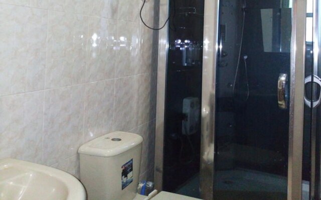 First Laurel Hotel & Suites