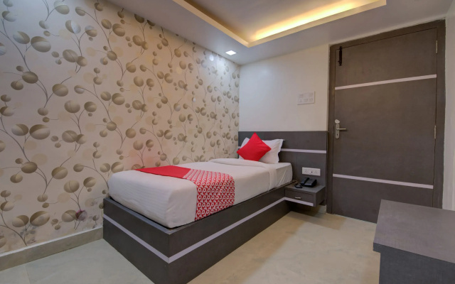OYO 29204 Hotel Blue Sapphire