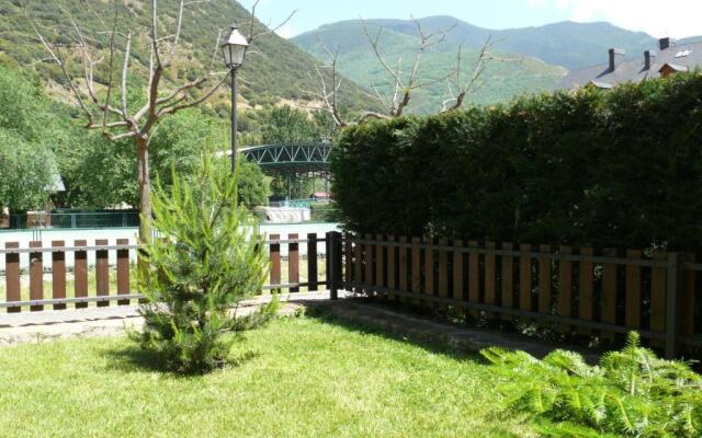 Apartamentos wifi Baqueira & Aigüestortes con jardín privado