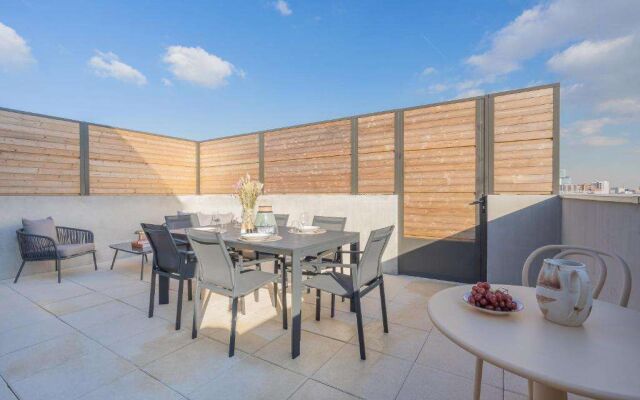 Yuna Porte Maillot - ApartHotel