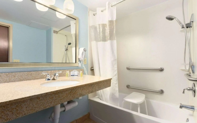 Holiday Inn Express Fayetteville Fort Bragg by IHG