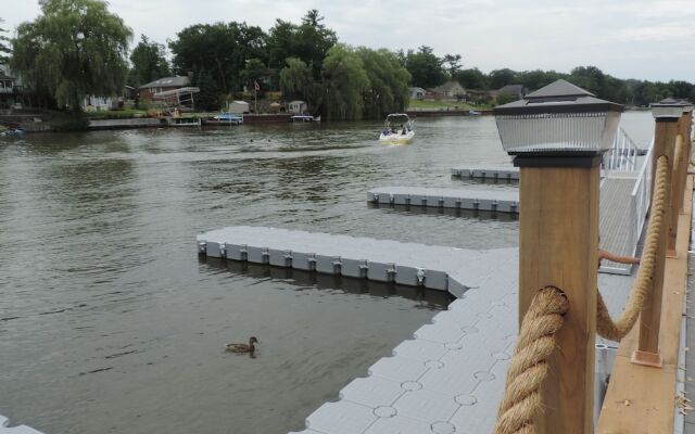 Wasaga Riverdocks Hotel Suites
