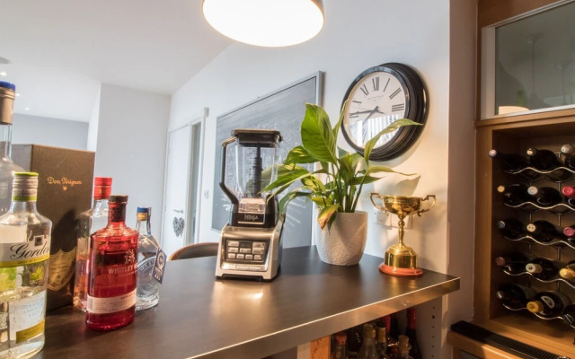 Stunning 3 BR Penthouse Apartment, River View