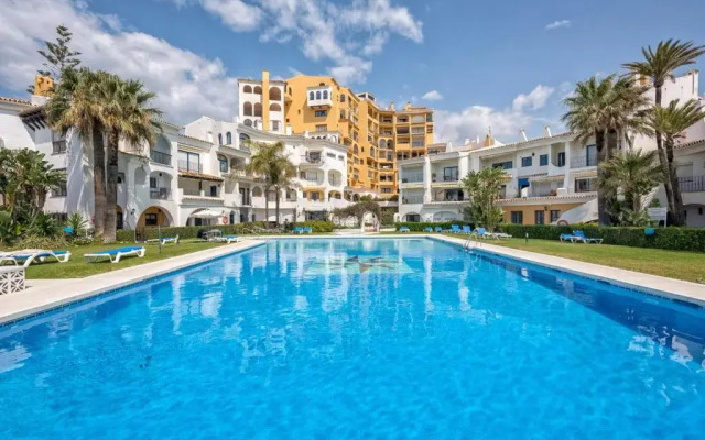 Cabopino Marina Apartment by Rafleys