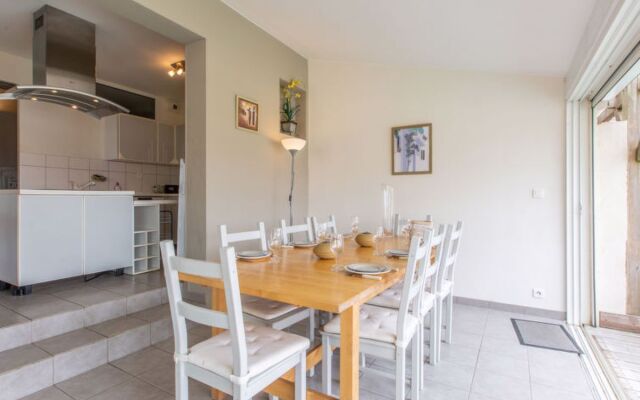 Les Bai?nes (VIB220)