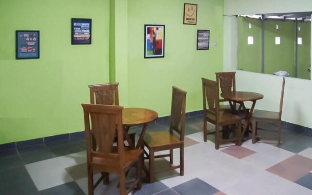 RedDoorz Syariah near Hermina Hospital Palembang 2