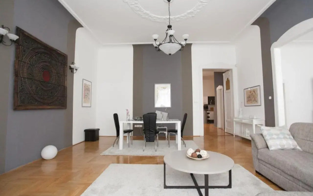 Modernized Condo for 6ppl CENTER