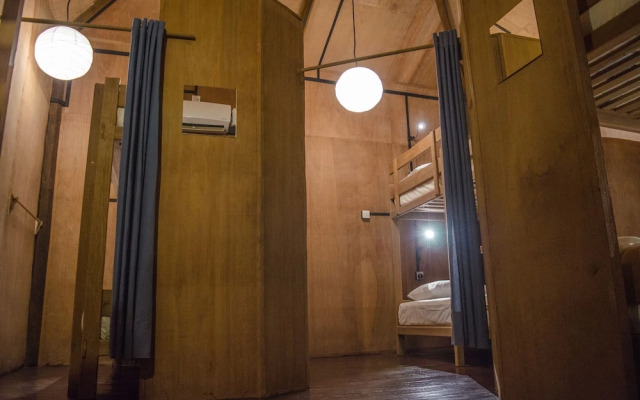 Hardwood Lodge - Hostel