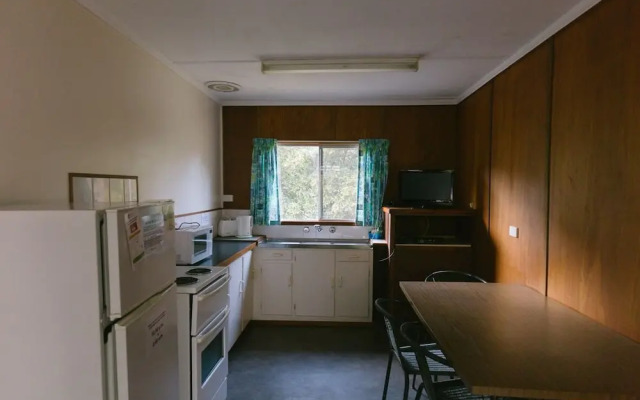 Wonboyn Cabins & Caravan Park