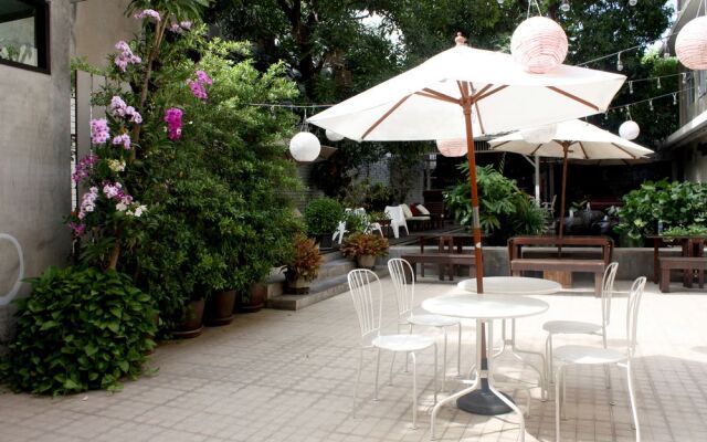 The Road Feung Nakorn (เดอะโร้ด เฟื่องนคร)