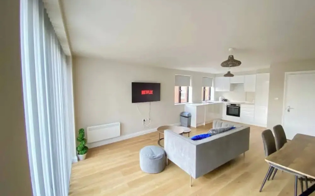 Charming Beckenham Apartment With Private Balcony