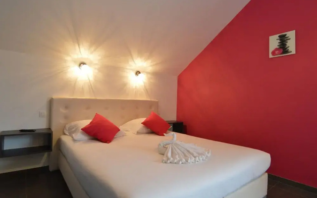 Lavish Villa in Malmedy with Heated Pool, Hot Tub, Infrared Sauna