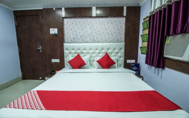 OYO 14579 The Hangout