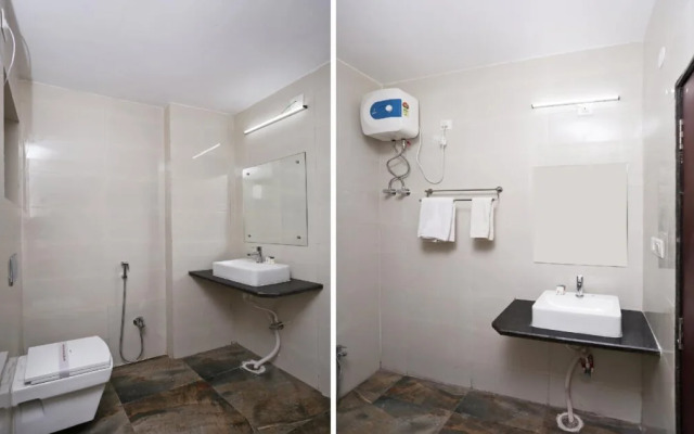 OYO 18826 Hotel Emerald