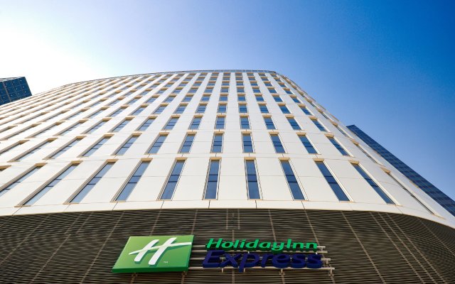 Holiday Inn Express Warsaw - The HUB, an IHG Hotel