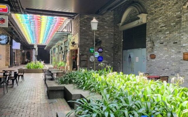 Studio Loft @ Empire Damansara (Free Wifi & Parking)